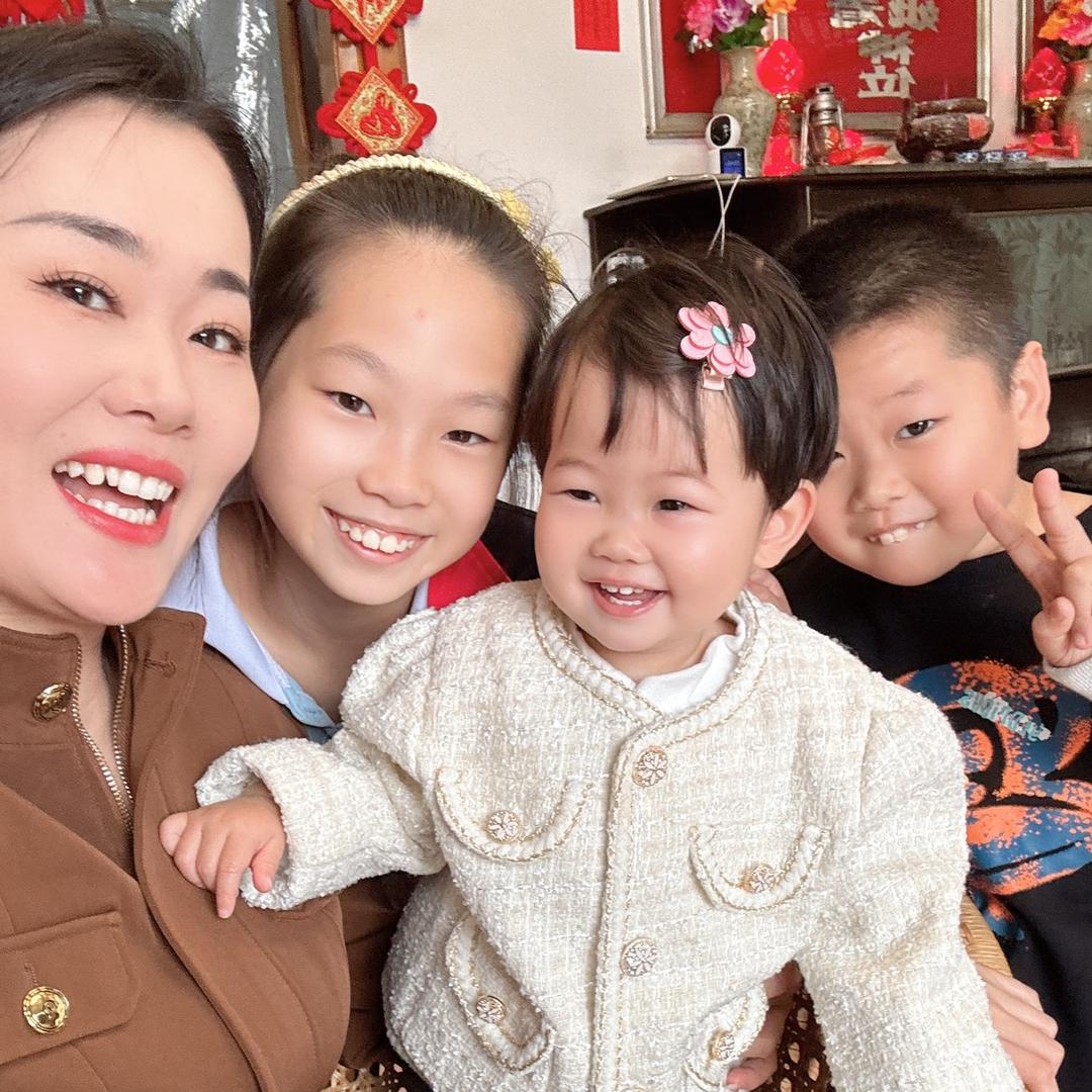 小伍的生活圈（三个可爱娃的妈）