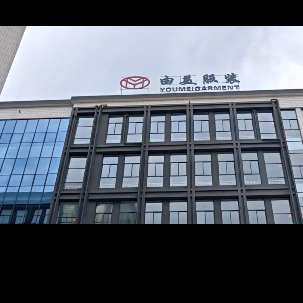 由美服装