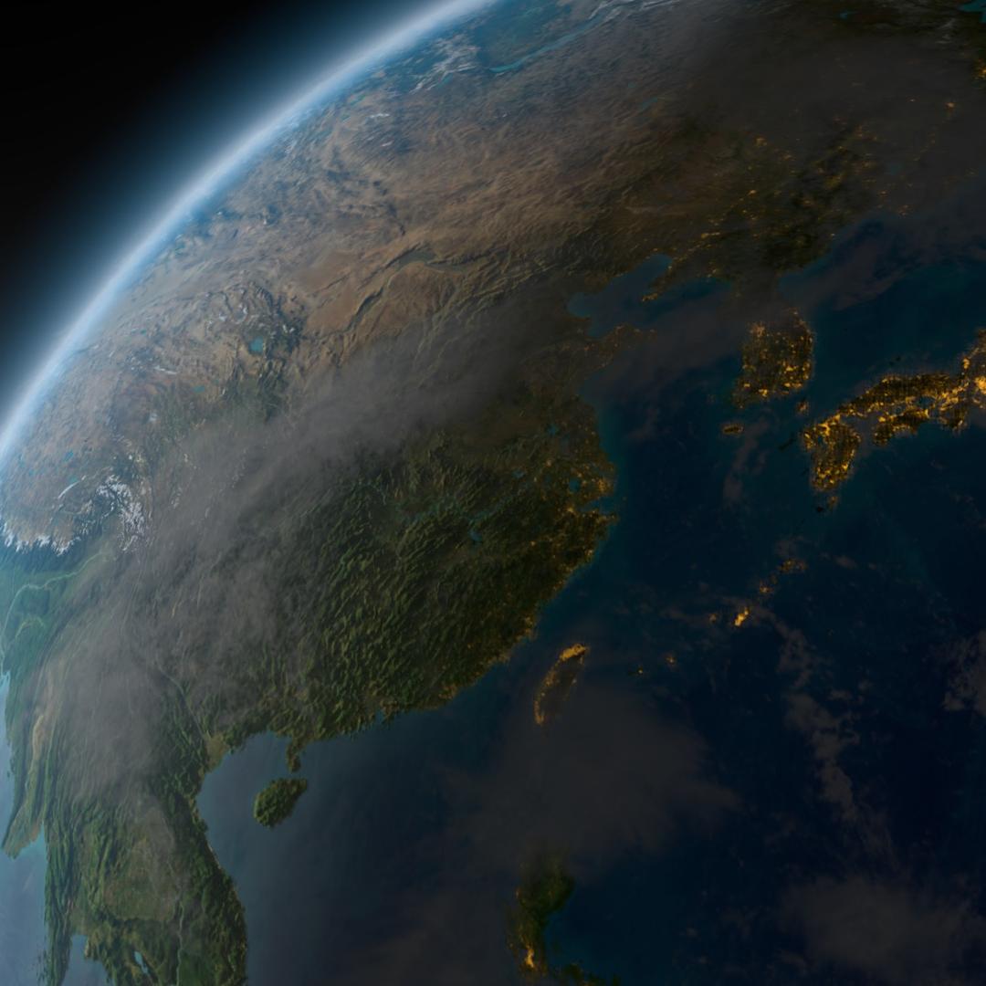 没伞的孩子只能努力奔跑