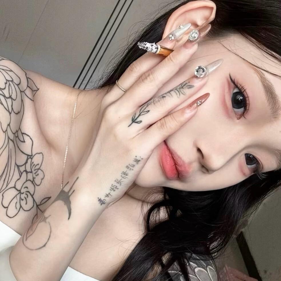 @彤.