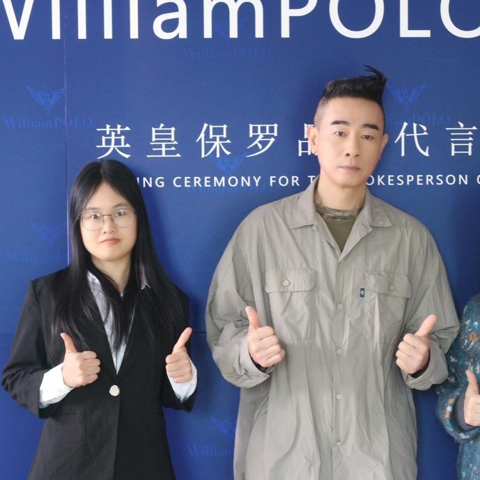 英皇保罗叮安箱包专卖店