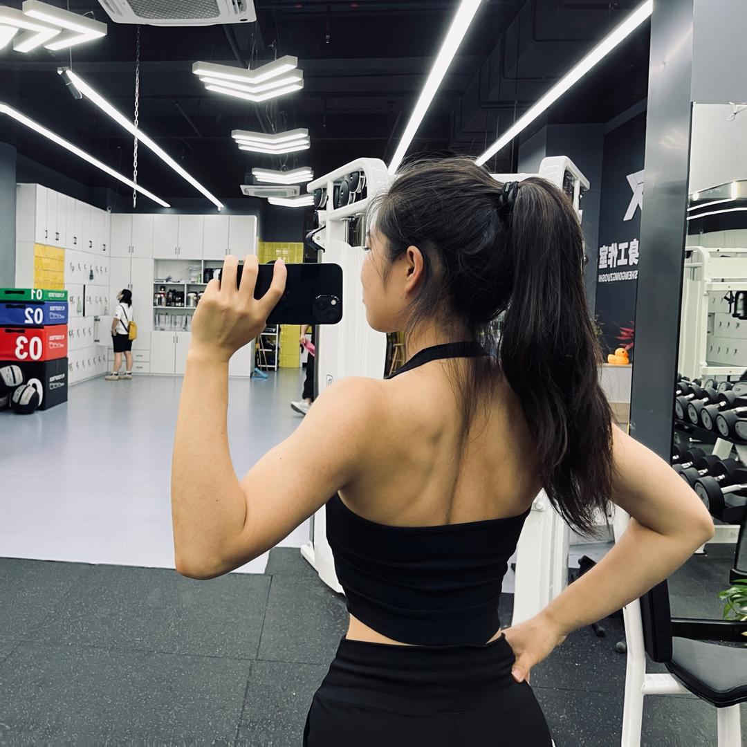 一个拥有五花肉的女人