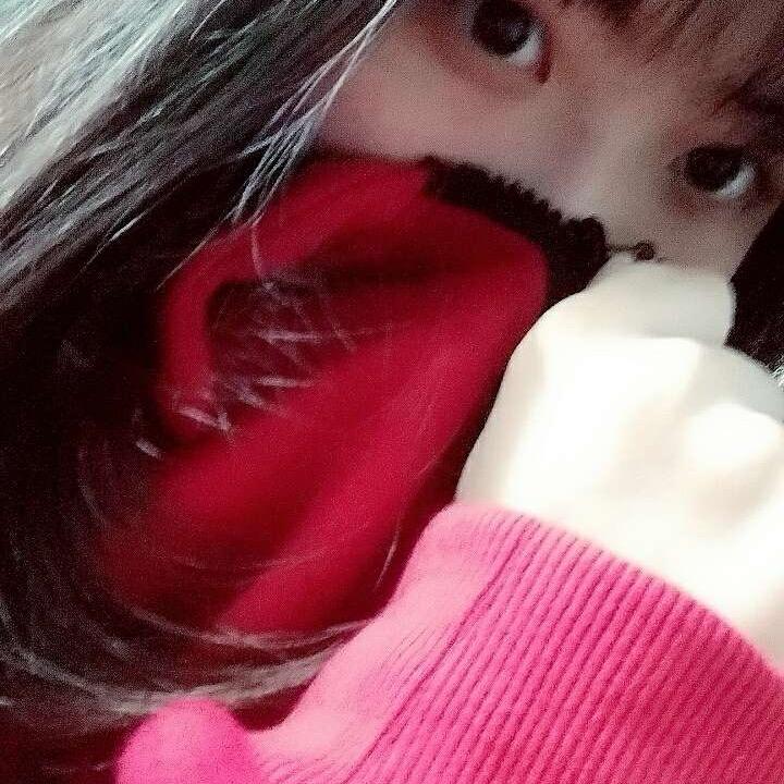 手手
