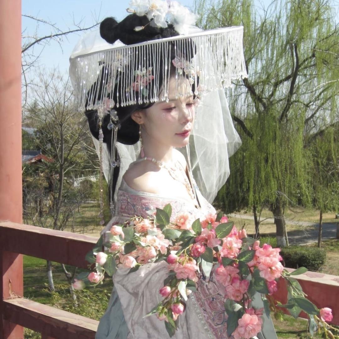 娜些年化妆师小莱