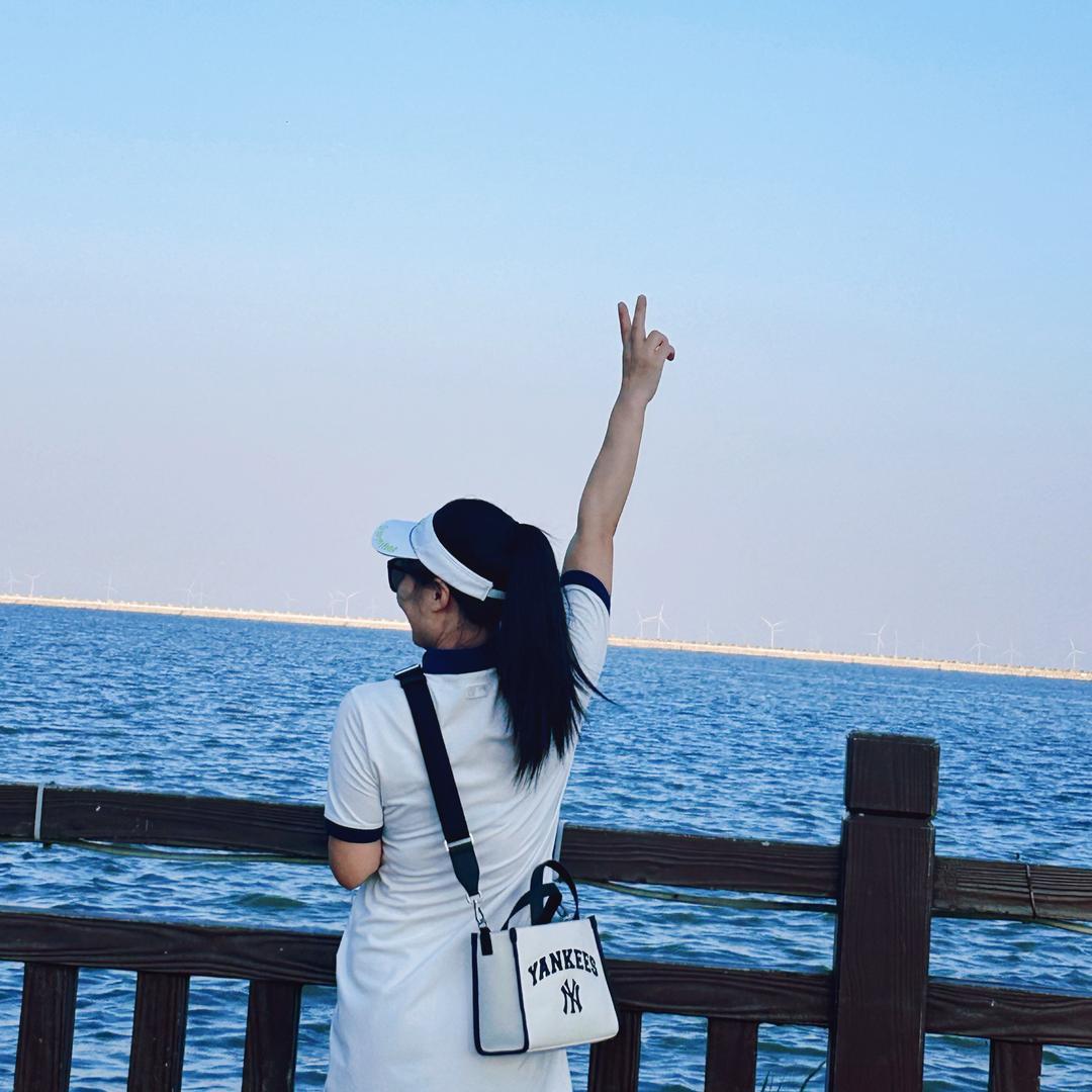 夏天的白裙子