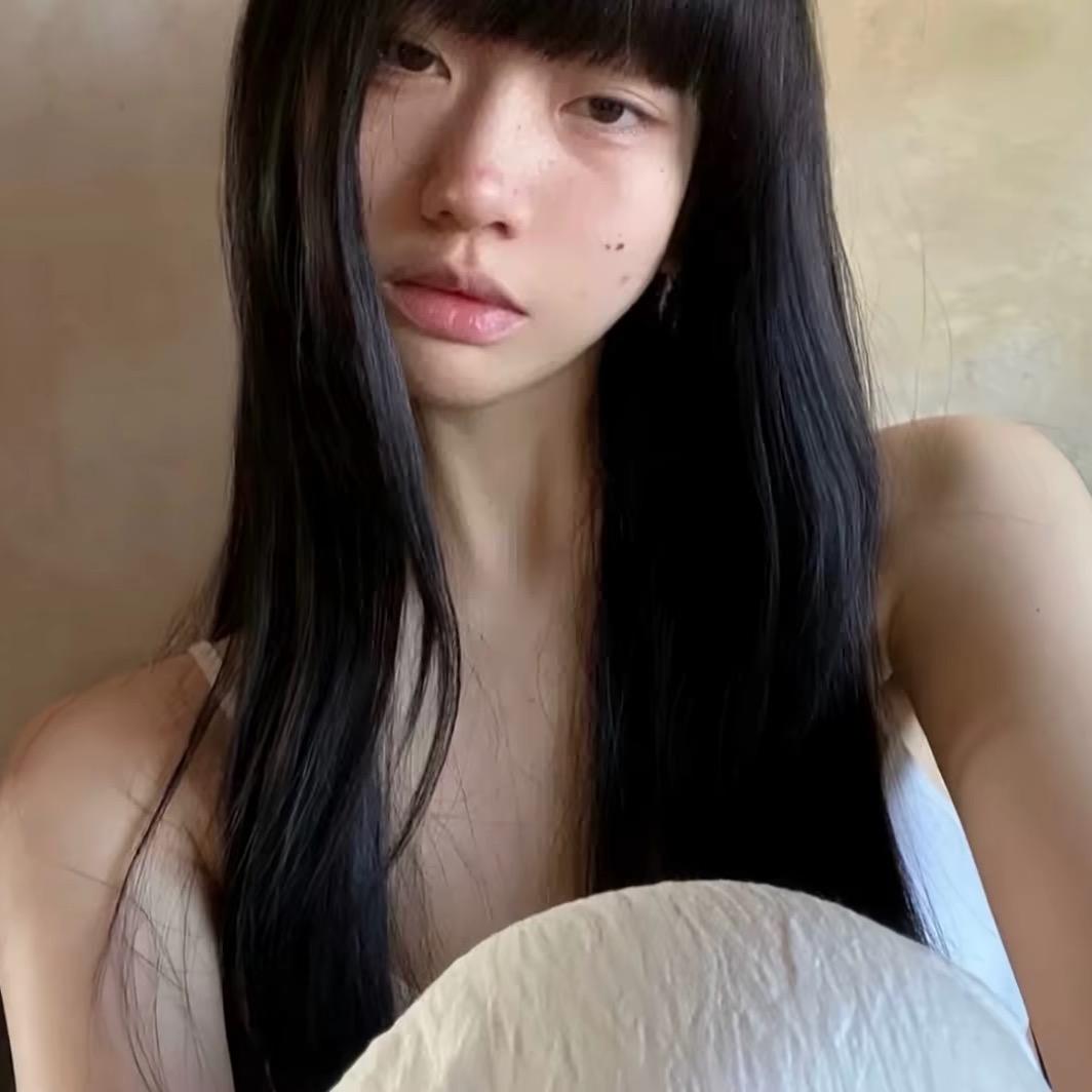 美女emo了