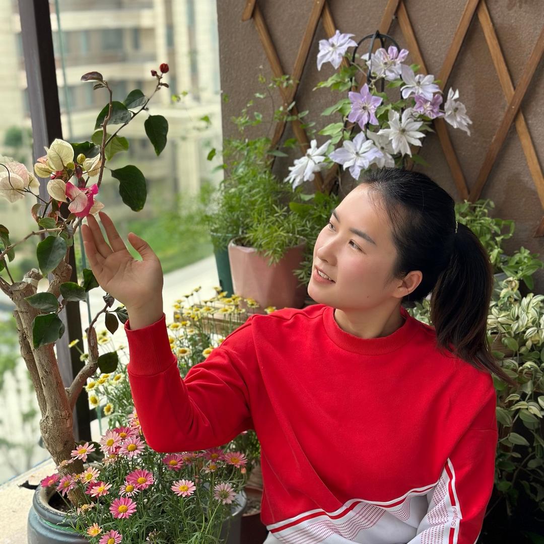 郝爱养花
