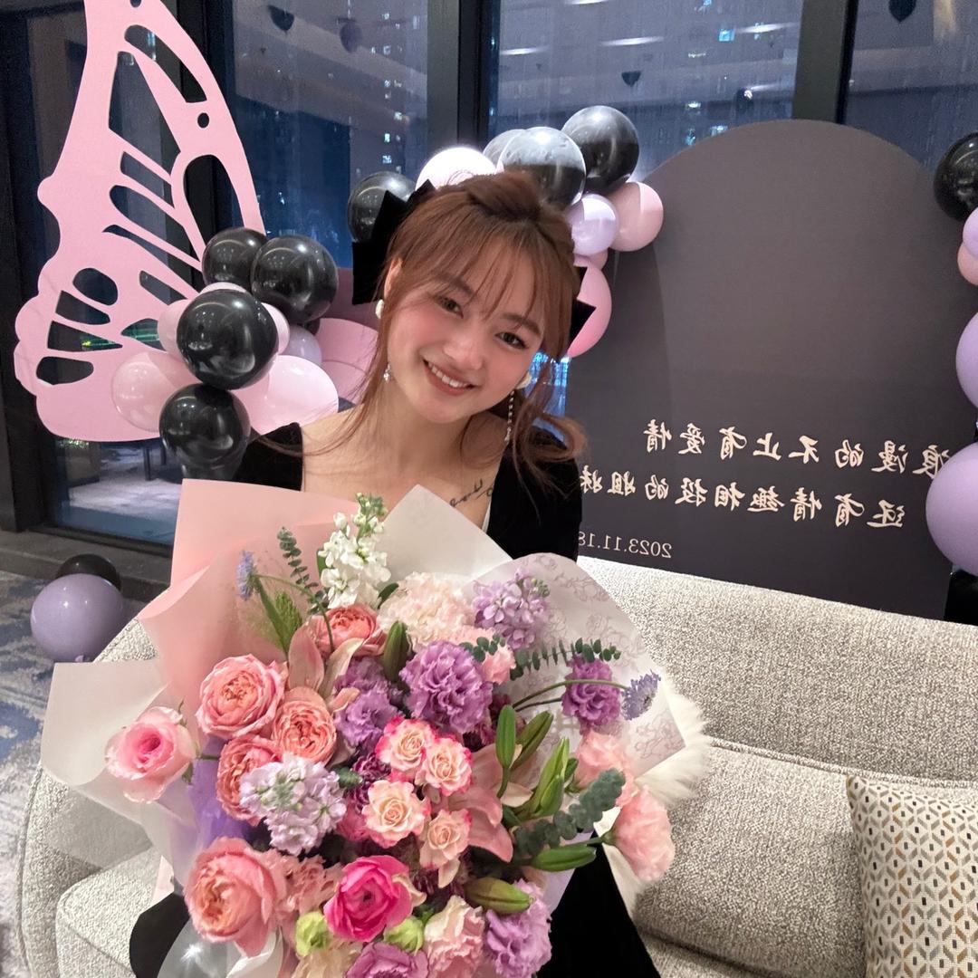 荥经县艺朗烫染吧