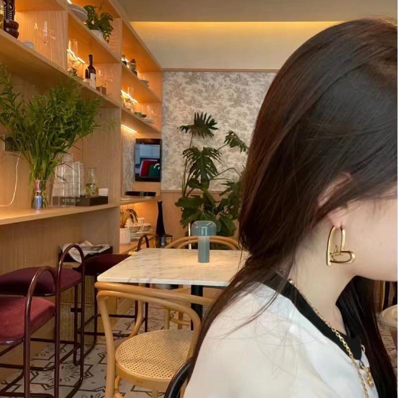 逆光下的微笑😊