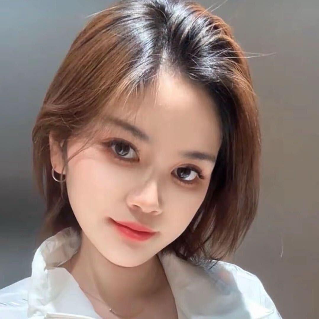 短发女孩
