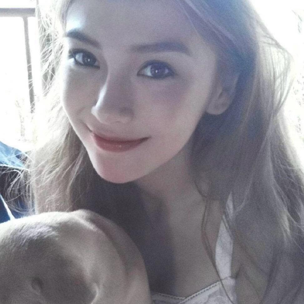 抓住一只小 锦 鲤