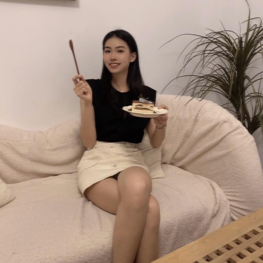 梁七月