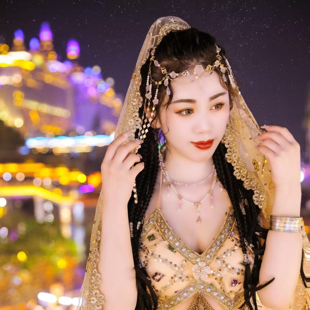 美甲造型师彤彤