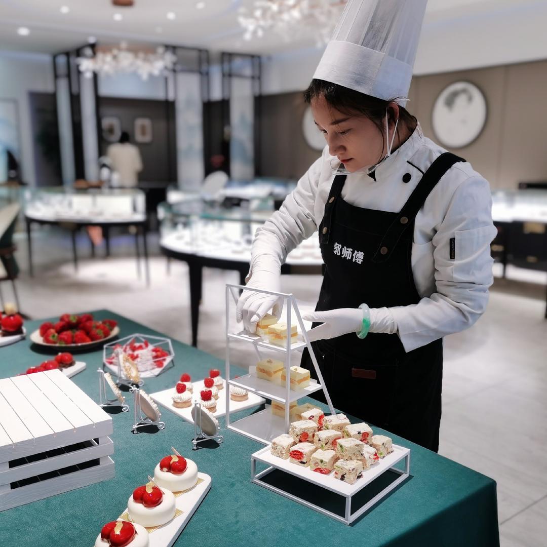 爱晒甜品的红姐