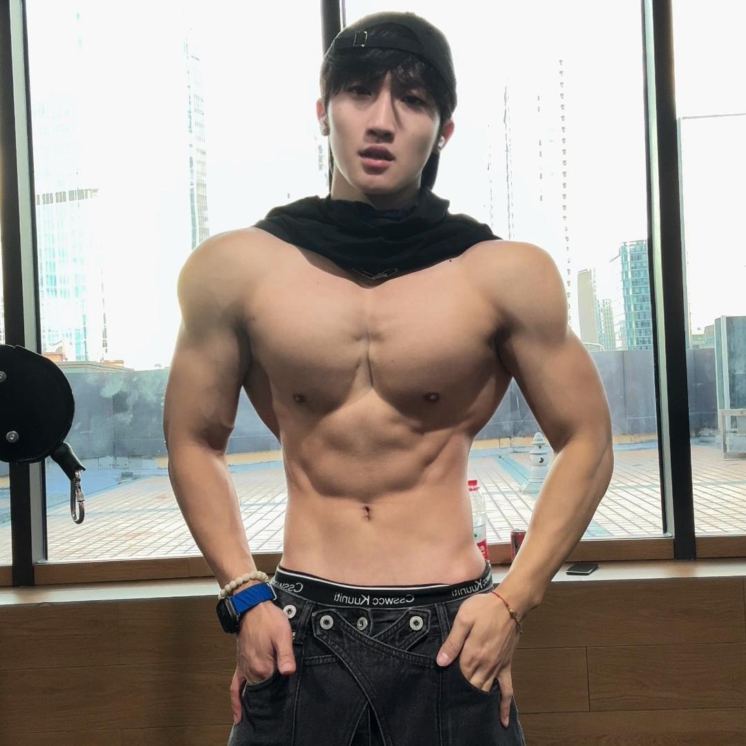 阿坤不困a