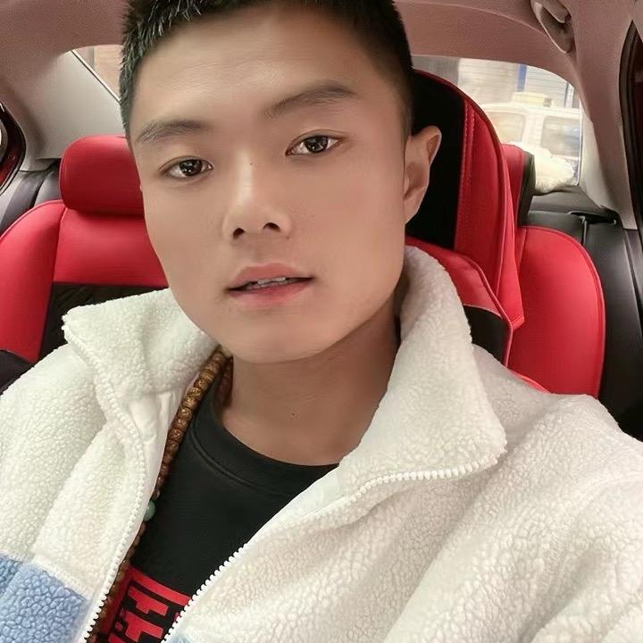 爱钓鱼的小石头