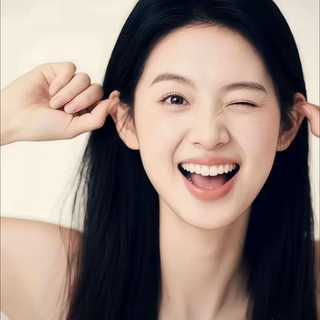 腼腆小美.