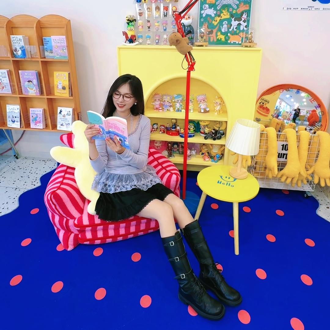 娜娜逛小岛儿