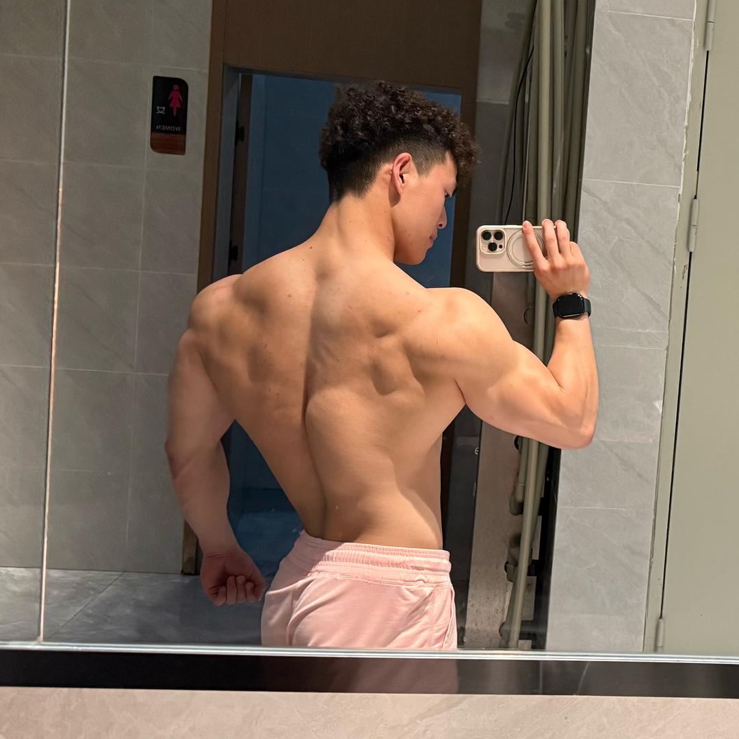 AKay（主页橱窗啥都有）