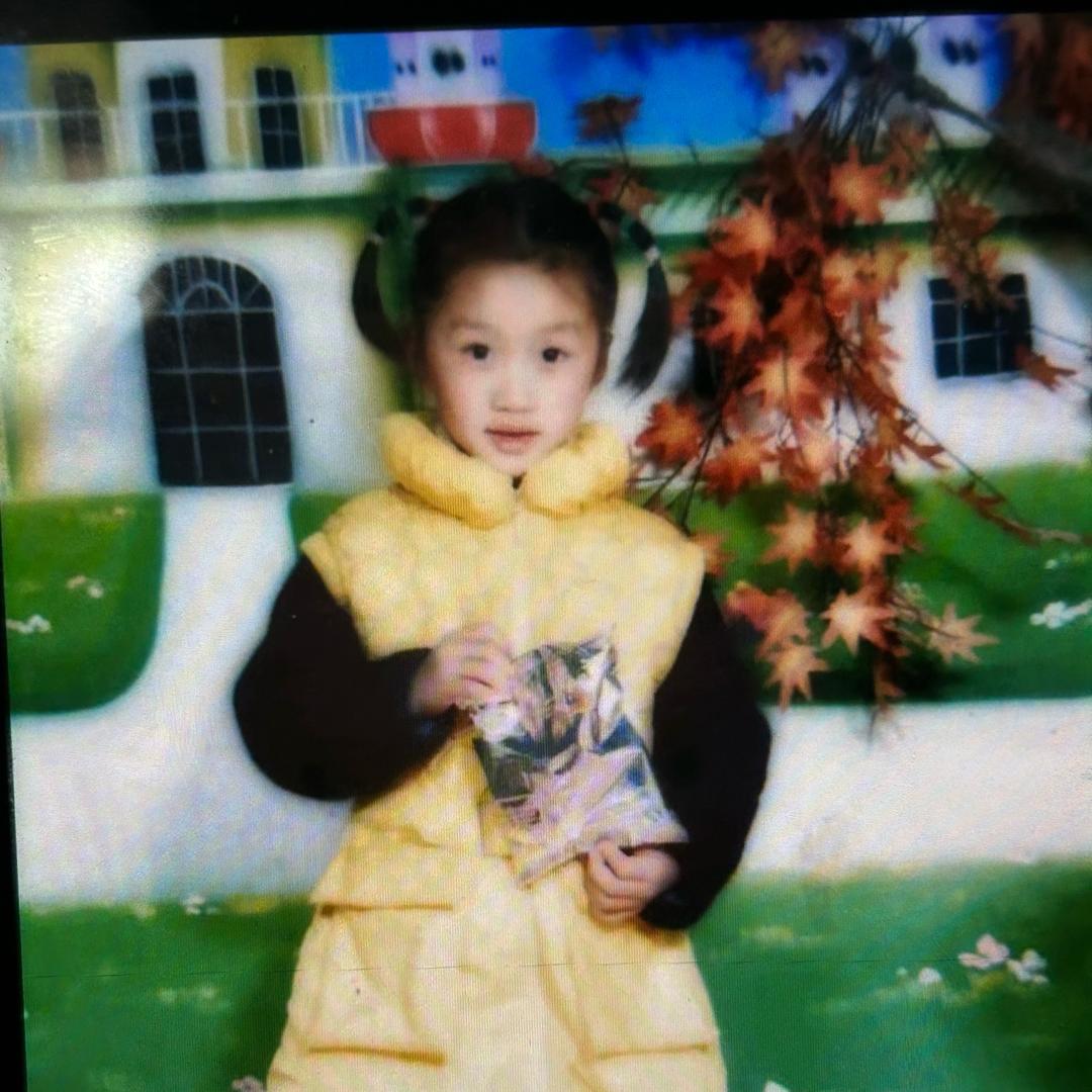一只黑煤球球球