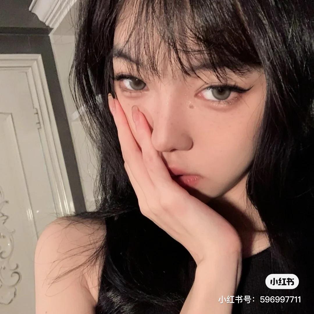 一个甜妹罢了