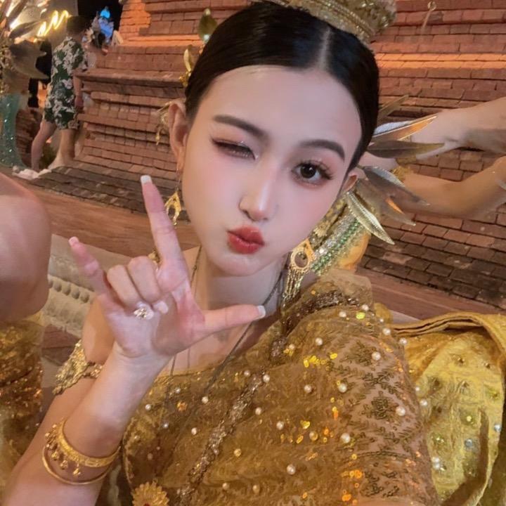 爱买衣服的辣妹
