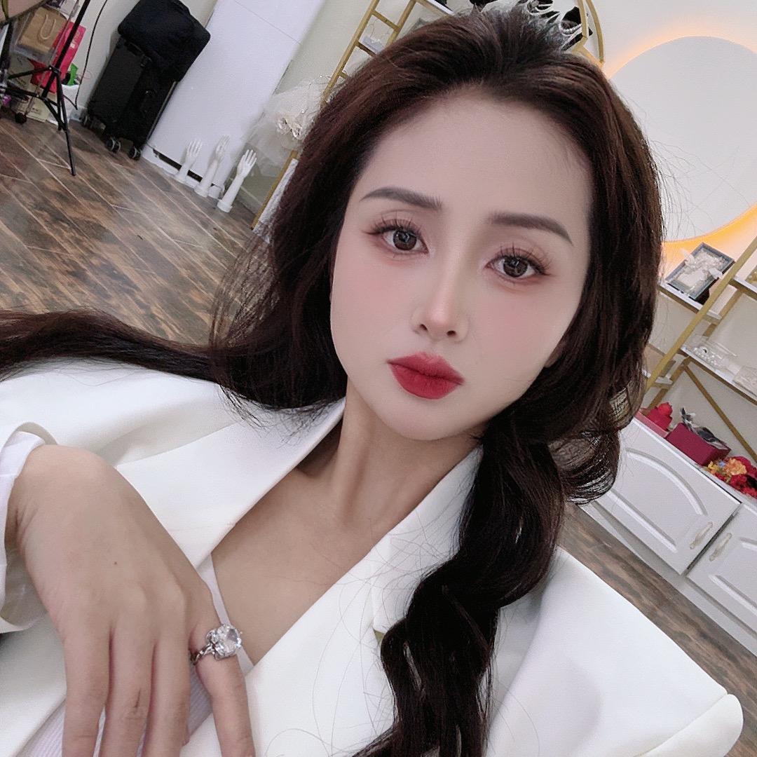 卖衣服的红红