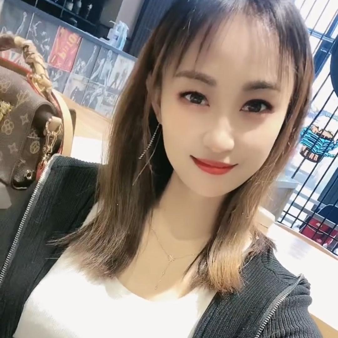 淄博华丽衣族轻奢女装【万万】