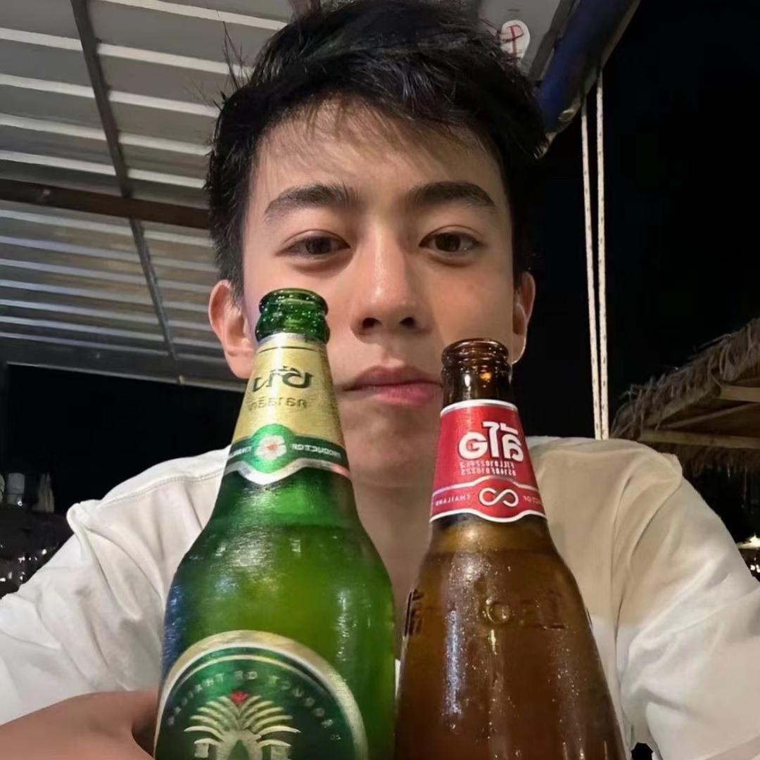 李知恩.