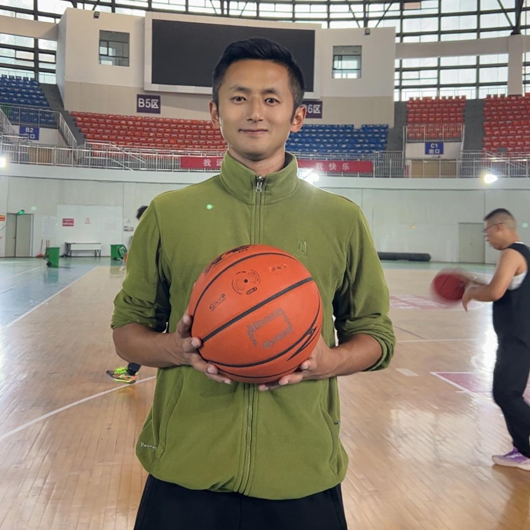王佩峰爱篮球