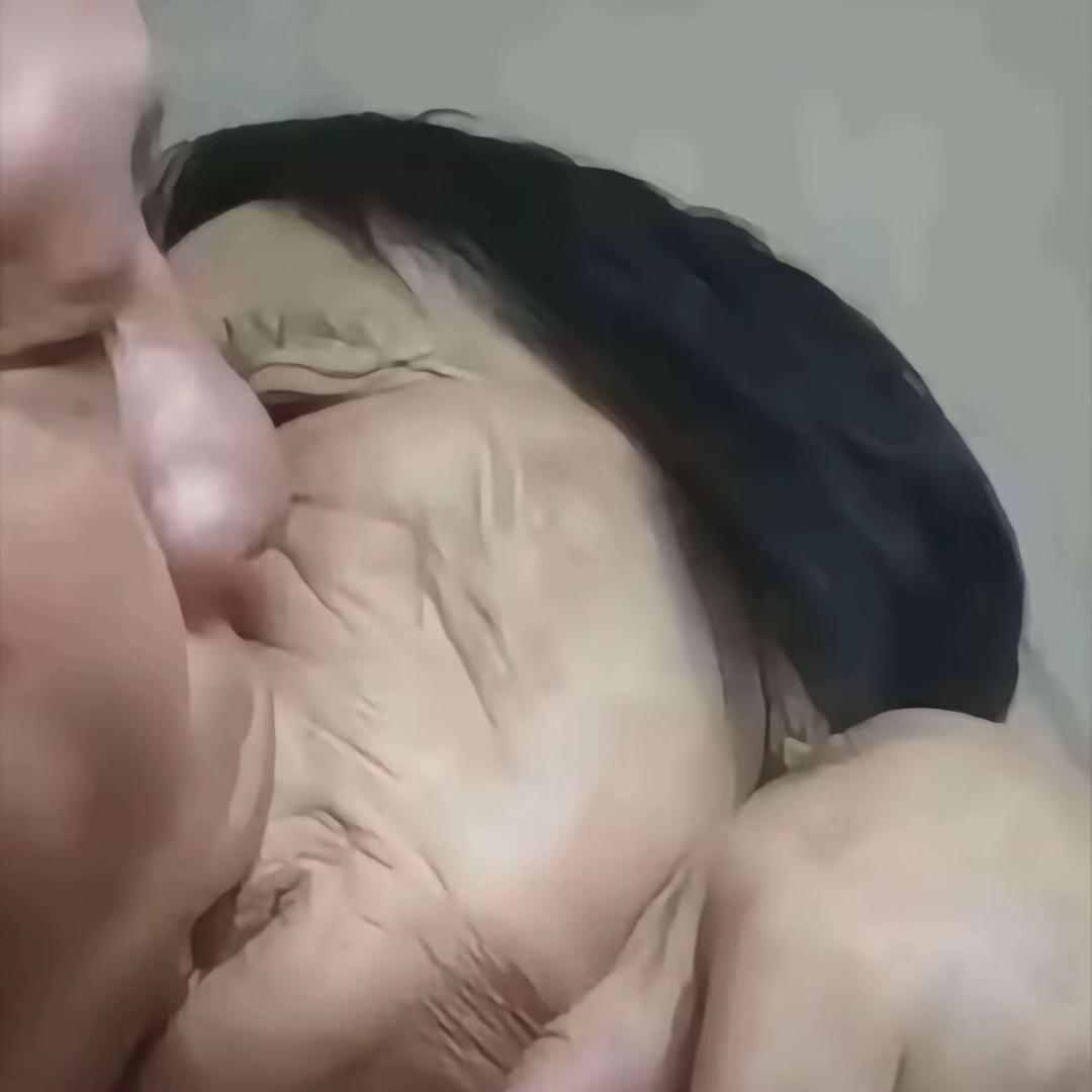 半夜不睡露天化粪池狂嗦性格小母蛆致痉挛