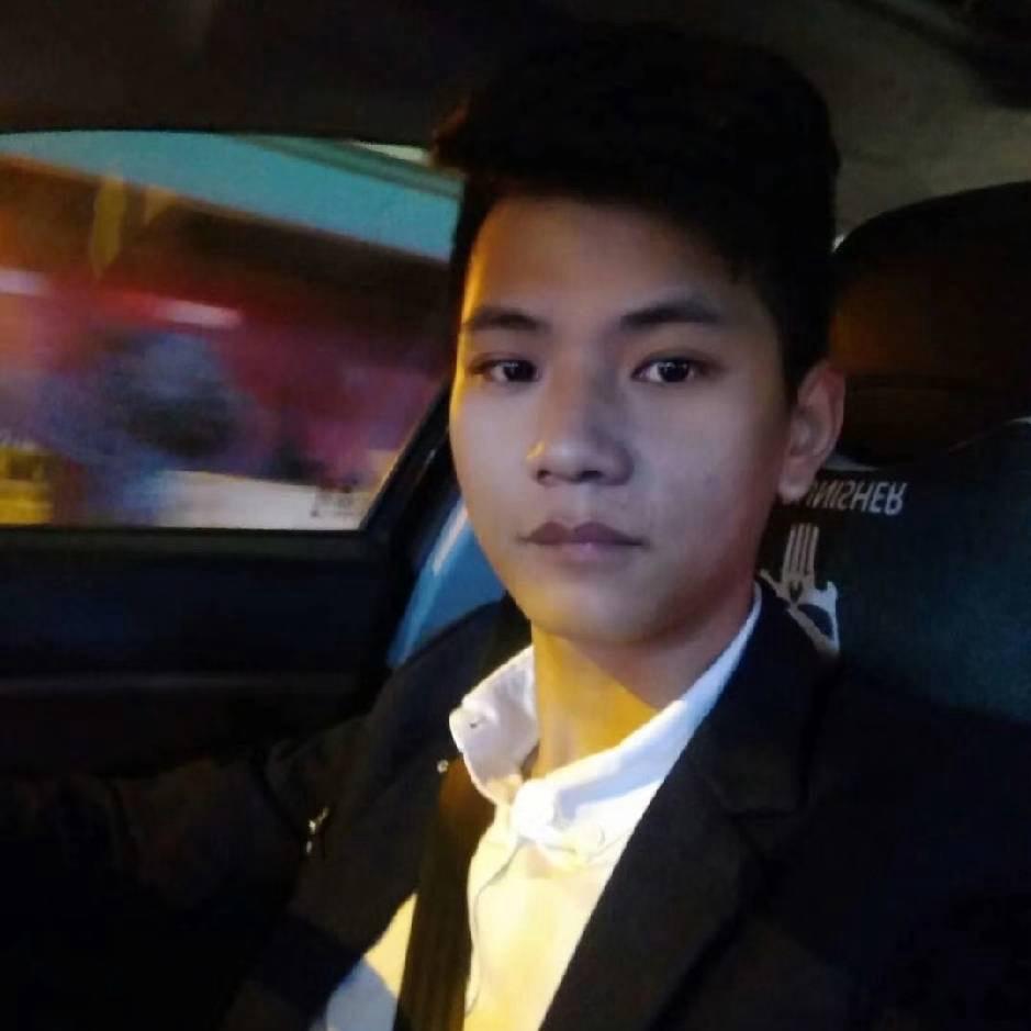 初见乍欢喜  久处仍怦然。