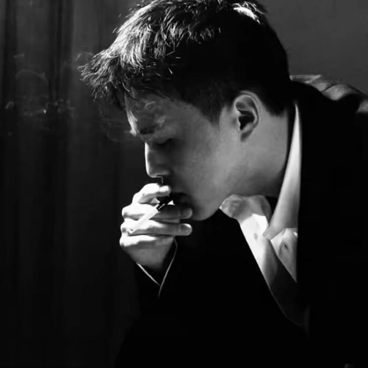 来杯白的.