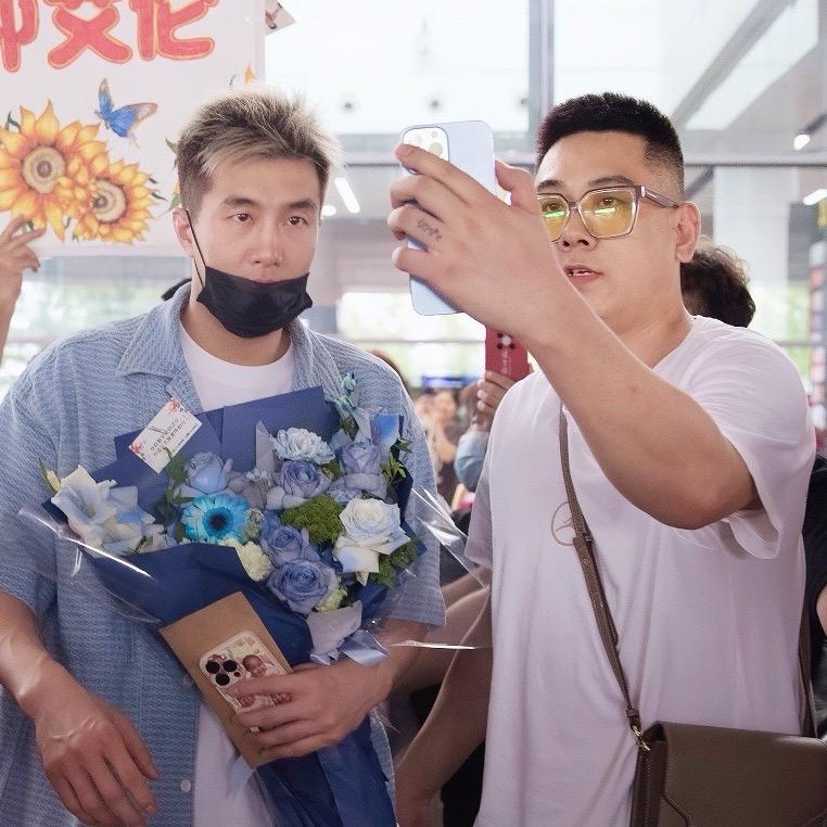 纪W