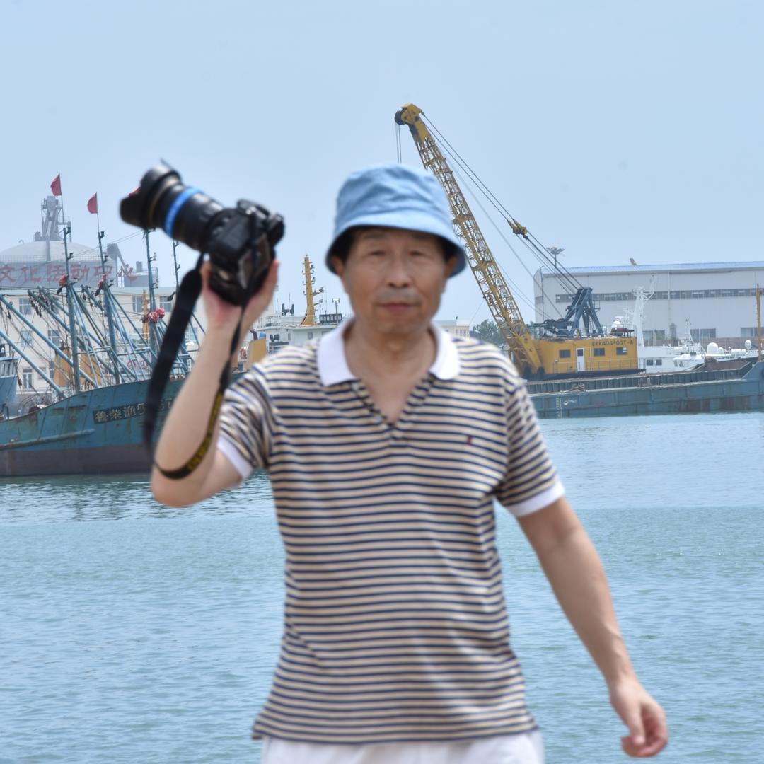 都市硬汉凌禾月头像