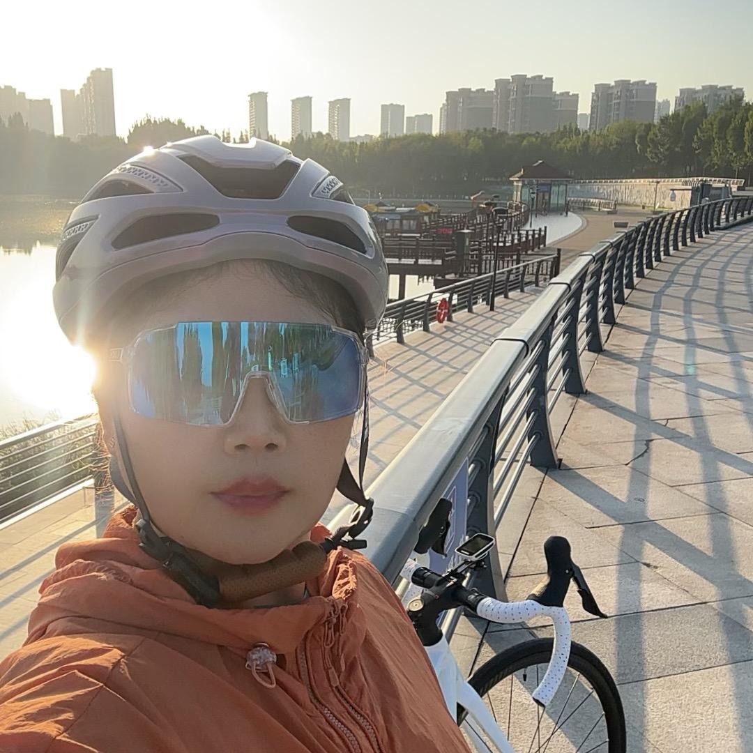 ⛰️山不在高女士👸