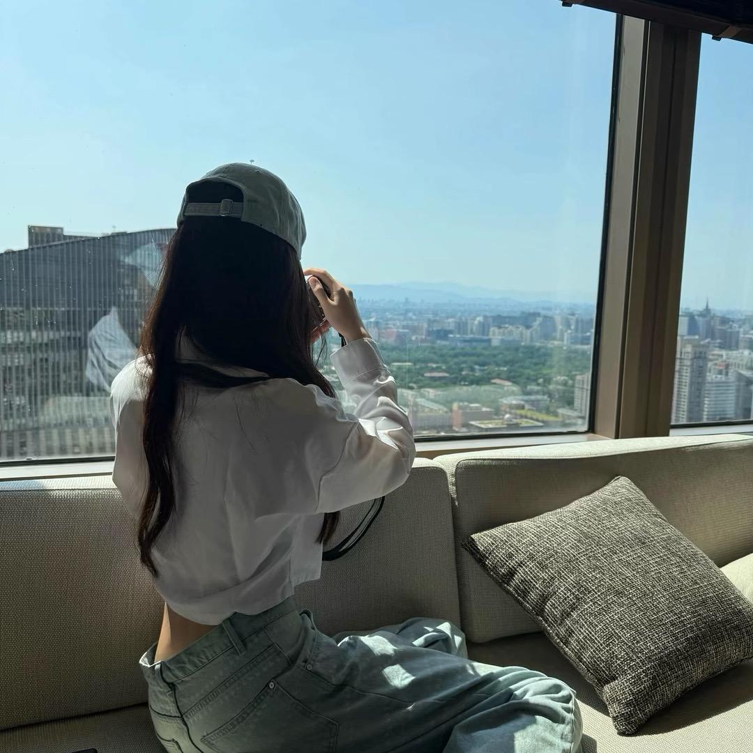 是艺不是怡.