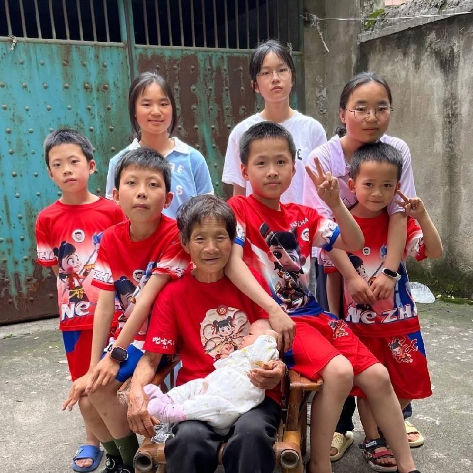 肖六六（早上6点直播）