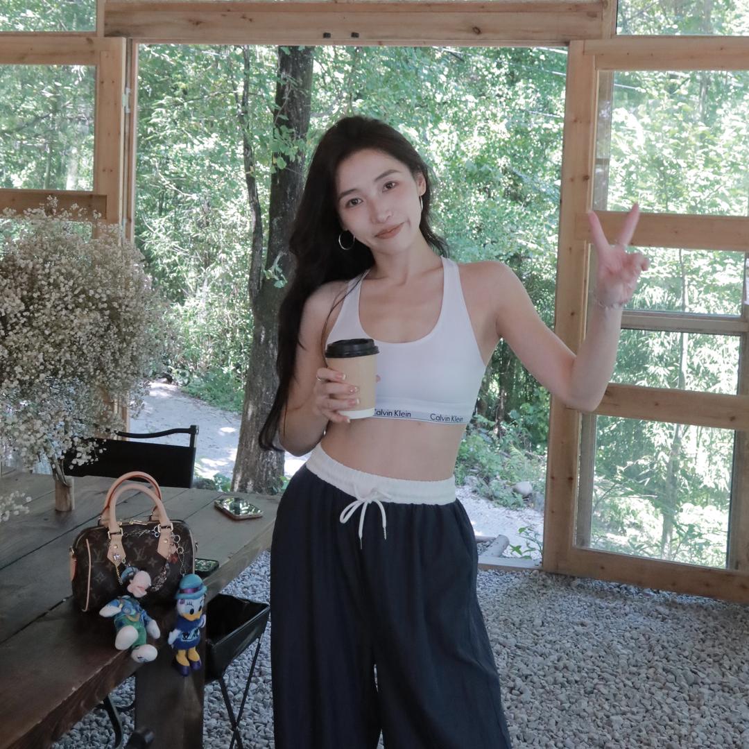 成都有名堂服饰曾明星牛仔