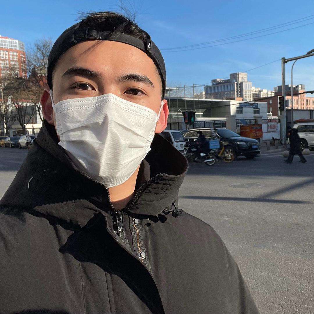 也也