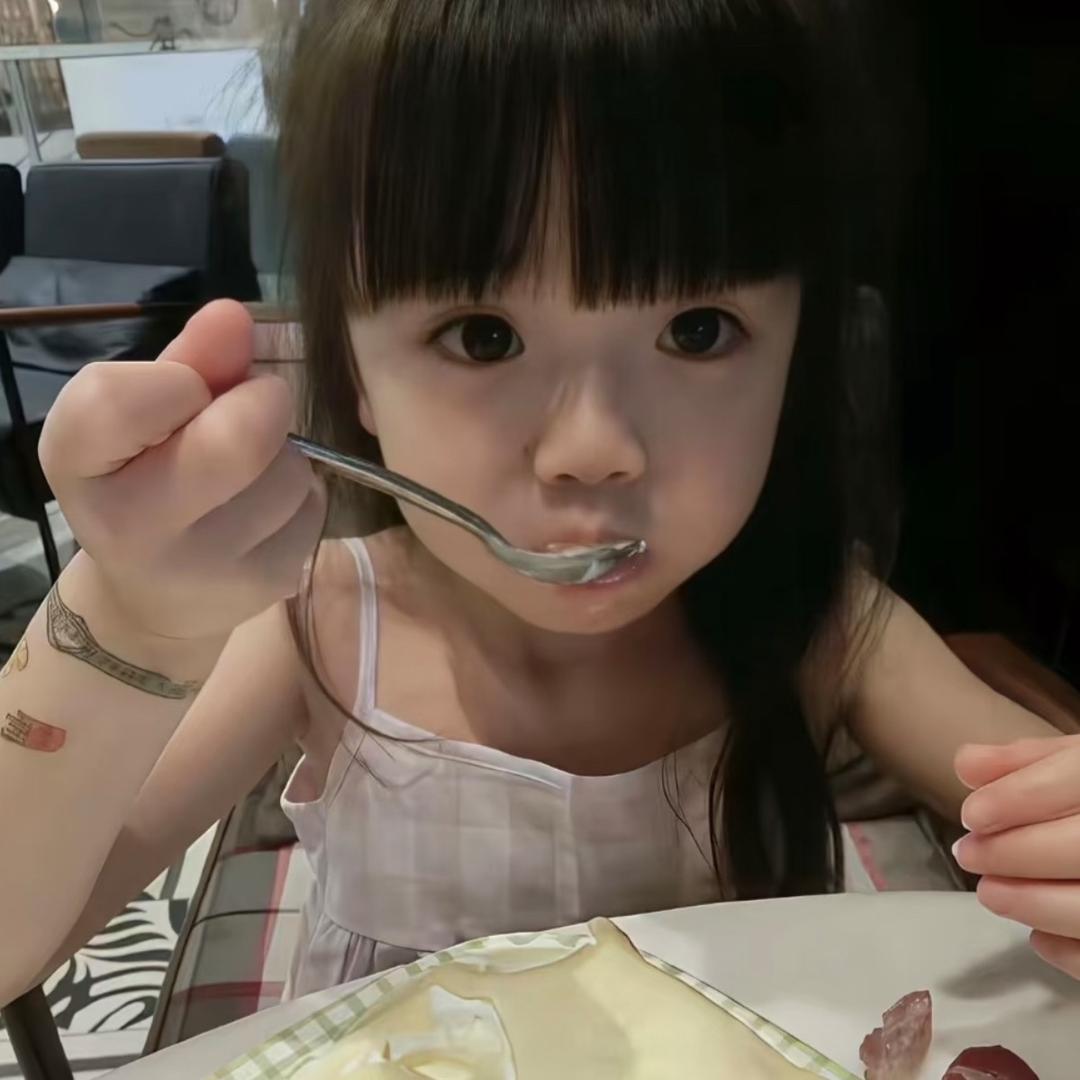 你们可以叫我函函^