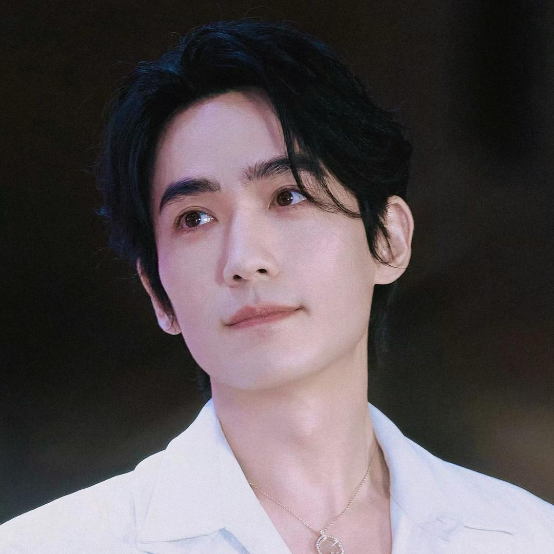 报告前方有座奖杯🏆