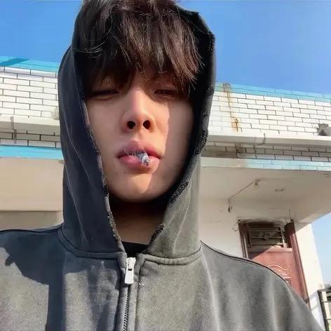 一个忧郁的屌丝^