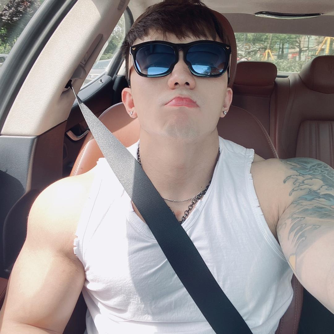 闫十八😈