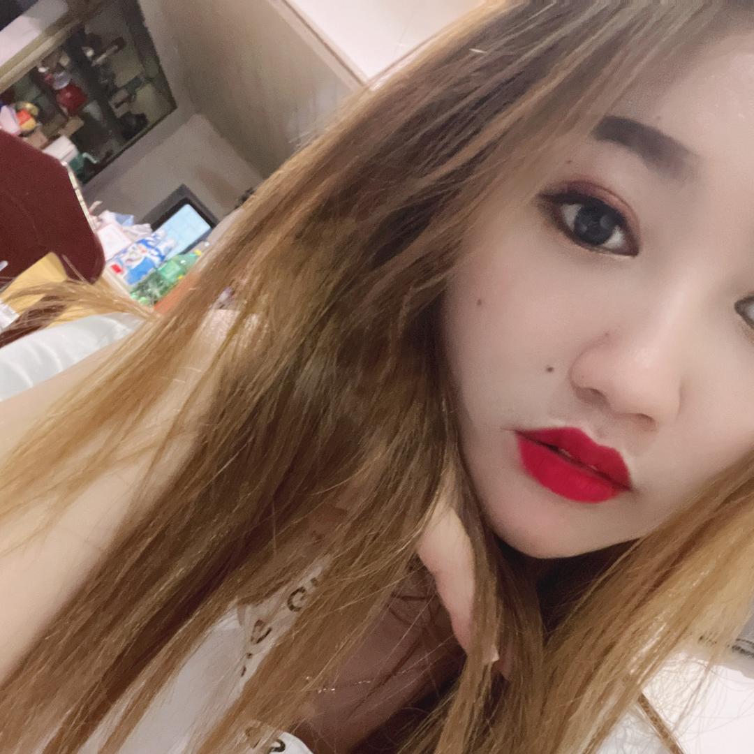 彝族女孩