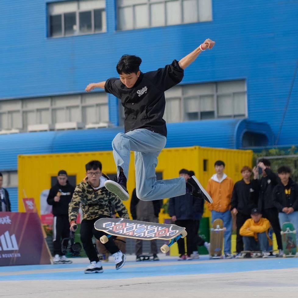 建鹏🇨🇳@抖音