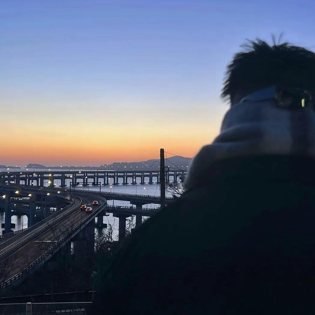 楚川.