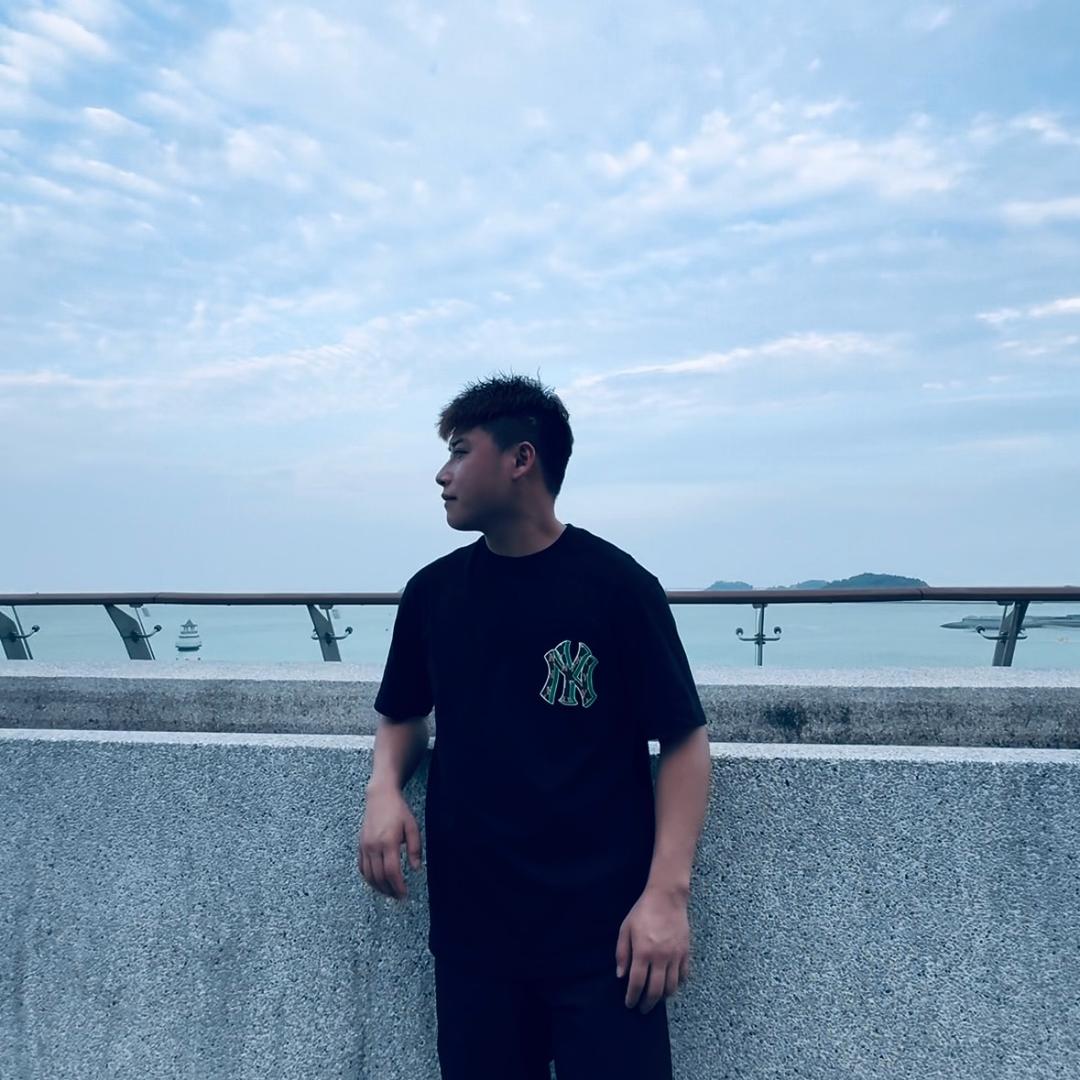- 小小黄 -