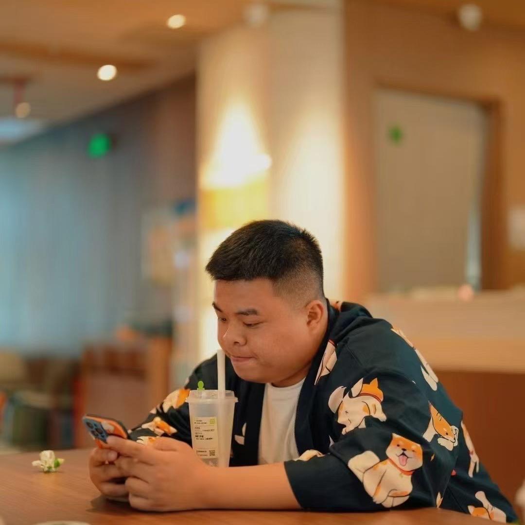 胖虎一个人吃饭