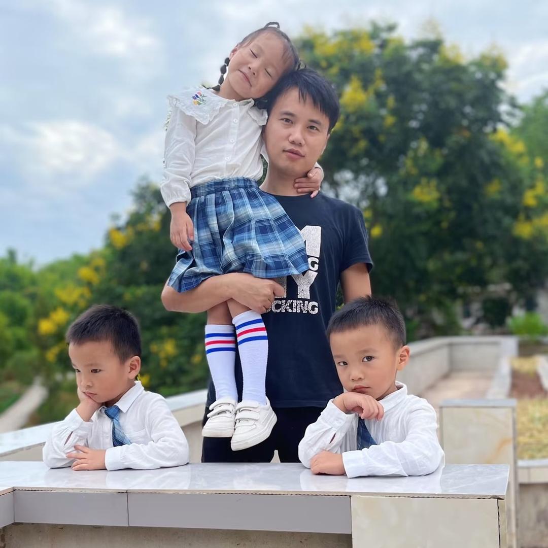 三胞胎佑佑辰辰和妍妍@抖音